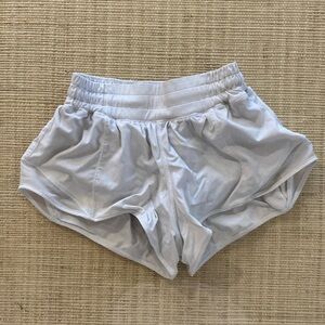 Lululemon White Hotty Hot 2.5 inch Shorts size 2